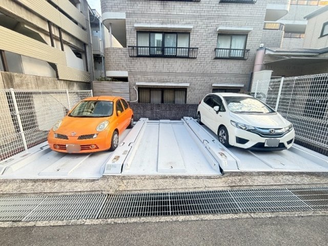 リブコート岡本の駐車場