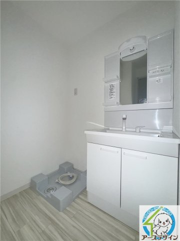 KTIレジデンス西新町の独立洗面台