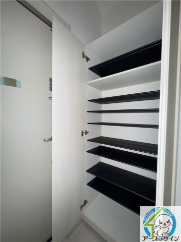 KTIレジデンス西新町の玄関