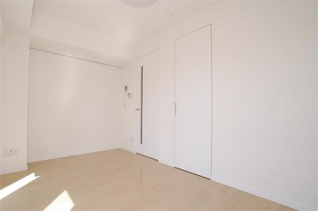 ステージグランデ府中東の寝室|こちらのリビングで趣味の時間をお楽しみください