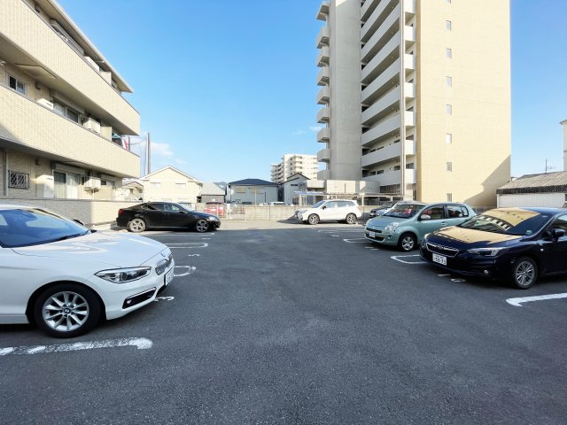 アンソレイエの駐車場