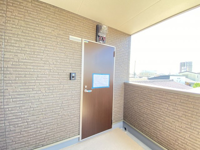 【玄関】 | Ｆ＋ｓｔｙｌｅ浜寺石津町西　１号館 | 収納もある玄関です