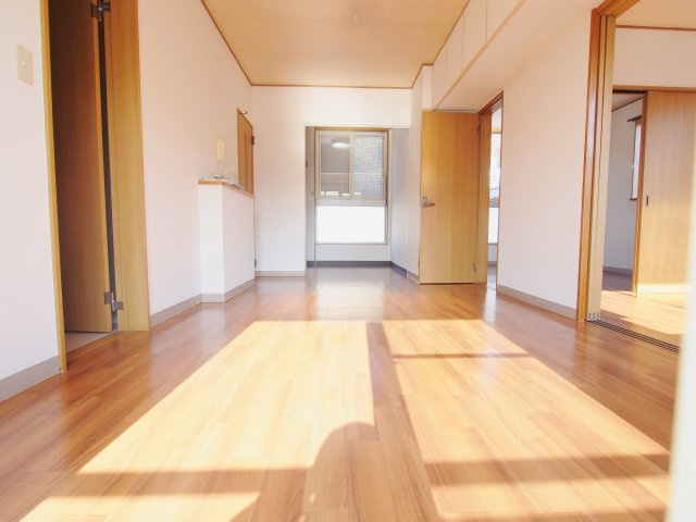 グランスエ富永Ⅱの居間・リビング