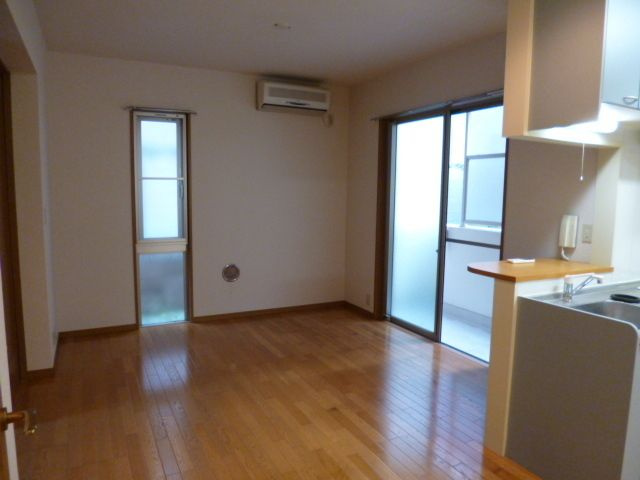 エスペランサ神宮前の居間・リビング