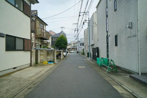 目黒区南　建築条件なし売地の前面道路含む現地写真