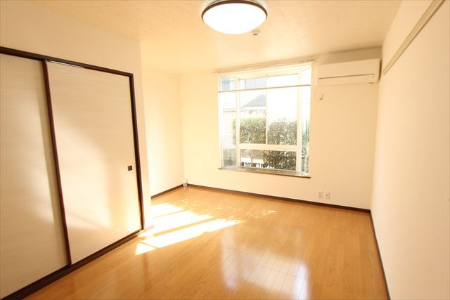 サニーテラスの居間・リビング