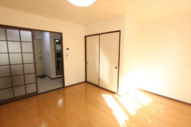 サニーテラスの洋室