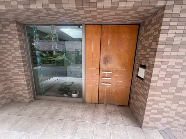 三番町天竹ビルのエントランス