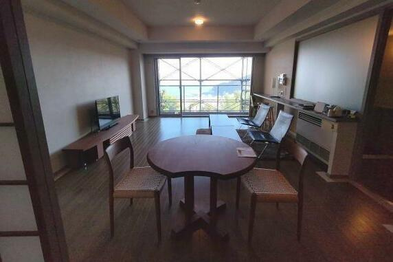 ロイヤルヴィラ熱海の居間・リビング