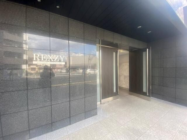 REXZY東向島のエントランス