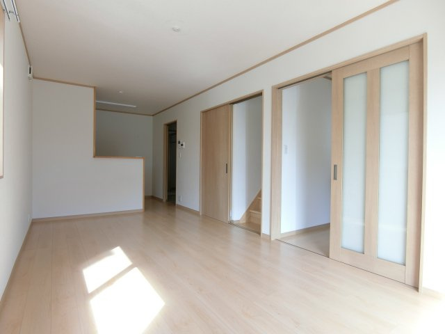 彦名町大西貸家の居間・リビング