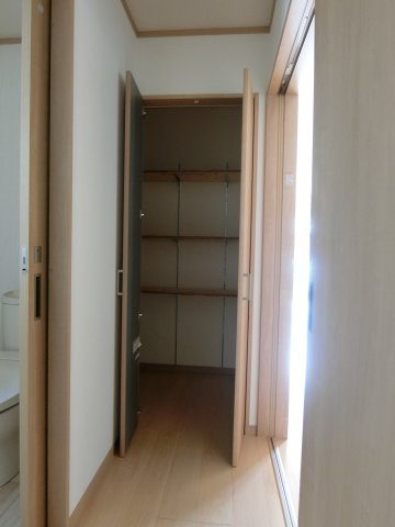 彦名町大西貸家の内装