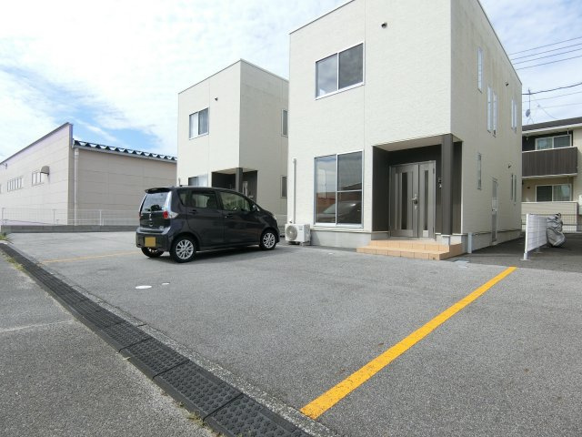 彦名町大西貸家の駐車場