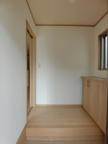 彦名町大西貸家の玄関