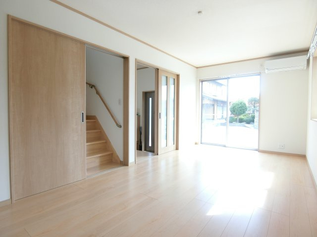 彦名町大西貸家の居間・リビング