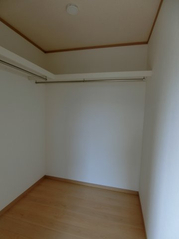 彦名町大西貸家の収納