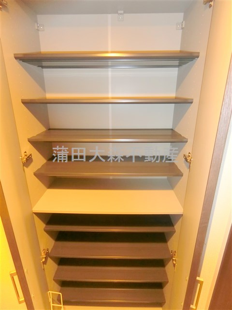 CREAL premier西馬込の設備|玄関収納