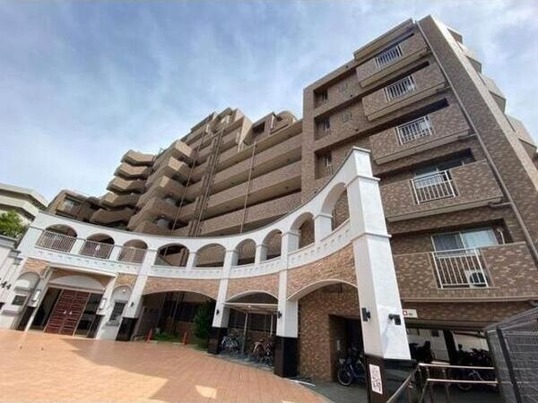 レジディア千里万博公園の外観