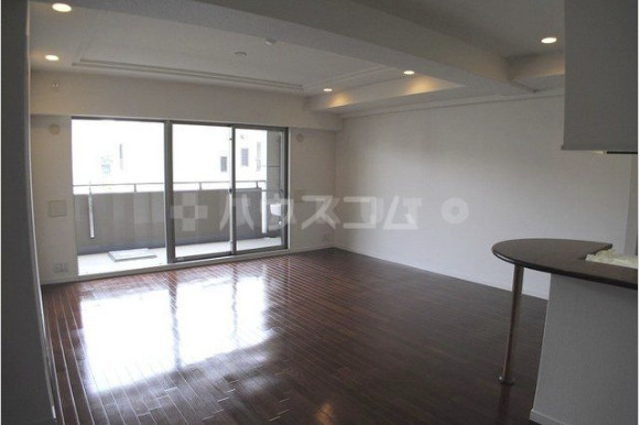 レジディア千里万博公園の居間・リビング