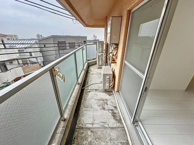 ラムール籠池のバルコニー