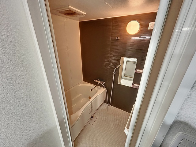 ラムール籠池の浴室