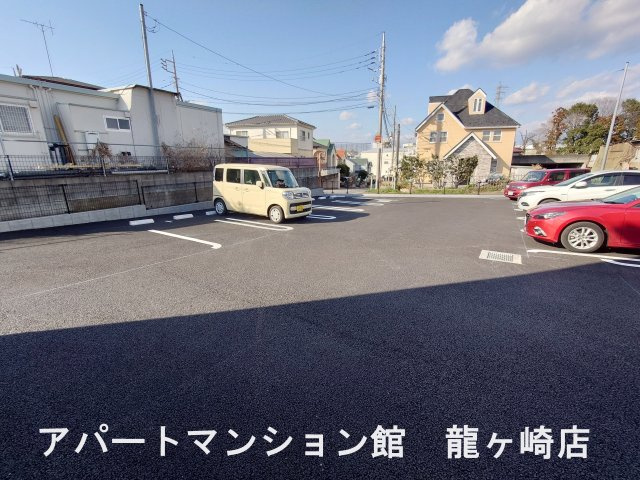 カーサ　ソラーナの駐車場