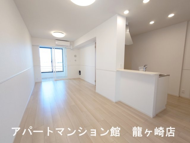 カーサ　ソラーナの居間・リビング|その他