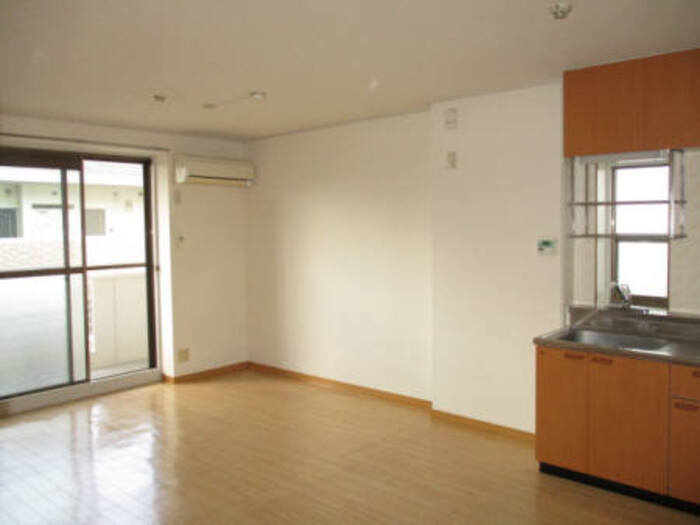 サンパレス横須賀の居間・リビング|306 居室