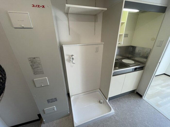 コンフォール小泉の玄関|室内洗濯機置場