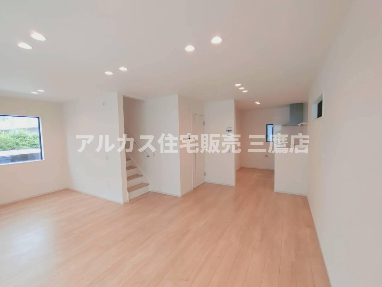 三鷹市井口５丁目 中央線 武蔵境駅 新築戸建の居間・リビング