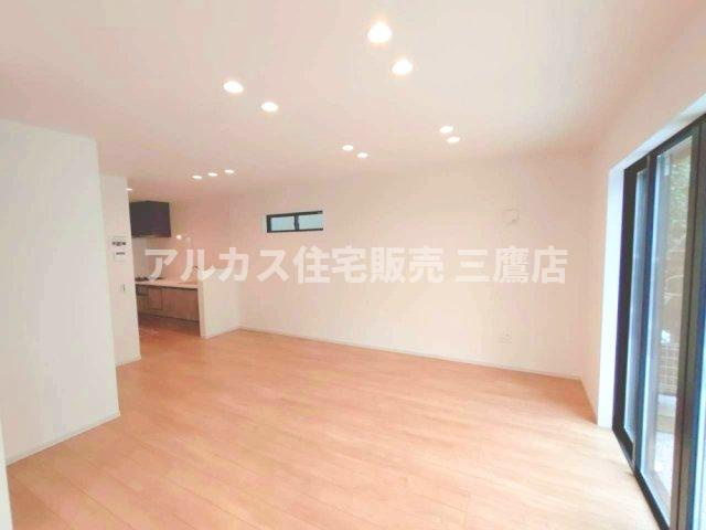 三鷹市井口５丁目 中央線 武蔵境駅 新築戸建の居間・リビング