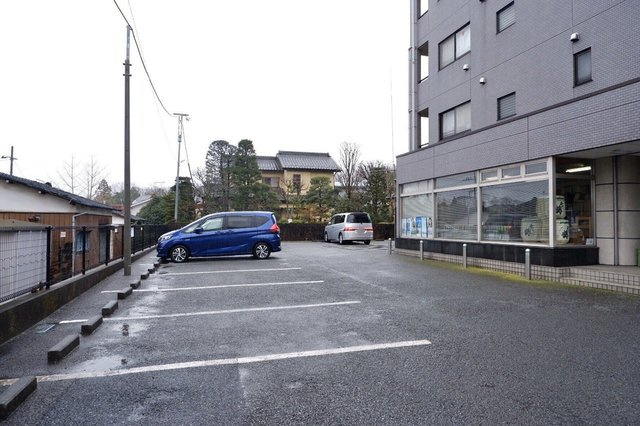 キャピタル高尾の駐車場