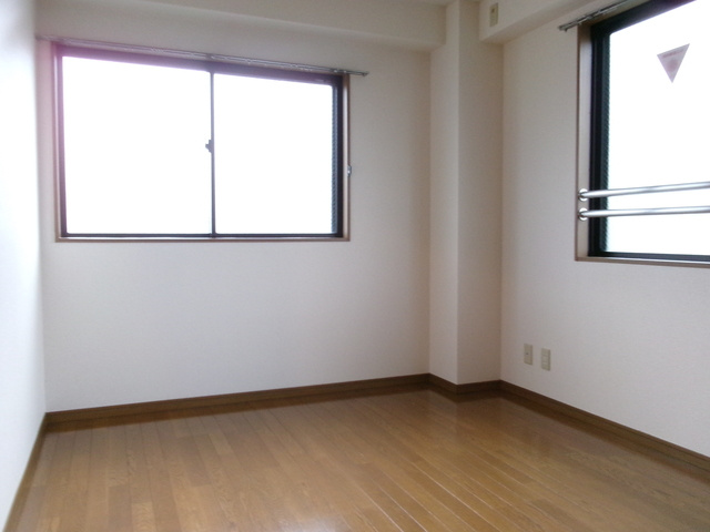 キャピタル高尾の洋室