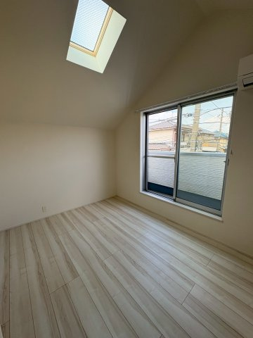 【内装】 | 足立区神明2丁目戸建 | 6帖洋室トップライト