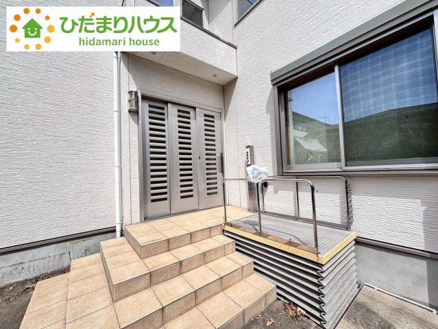 野田市上花輪　中古戸建の玄関|横開きの大きな玄関！