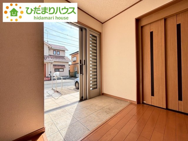 野田市上花輪　中古戸建の玄関|段差が無いから安心～