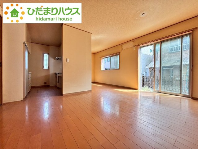 野田市上花輪　中古戸建の居間・リビング|大型テレビに大型ソファー(^^)どんなインテリアにしますか？