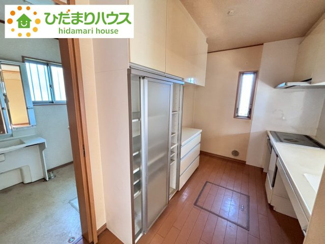 野田市上花輪　中古戸建の収納|食器の収納に困らないカップボード