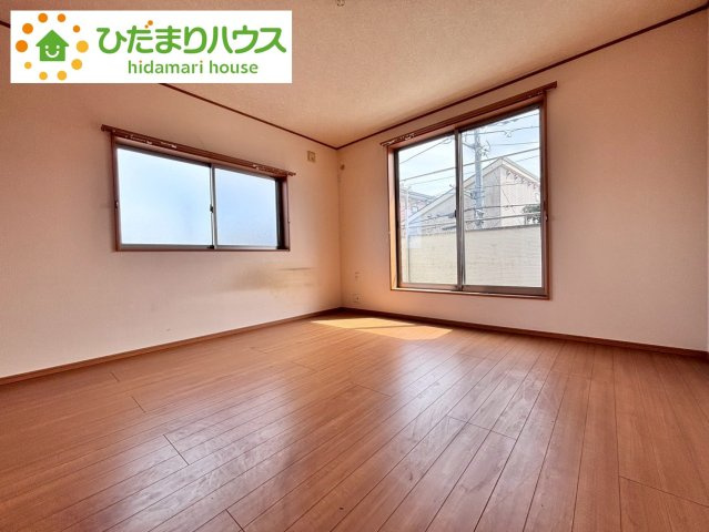 野田市上花輪　中古戸建の寝室|広めの主寝室は、ベッドの他にもパソコンデスクやドレッサーなども置けちゃいます(*^-^*)