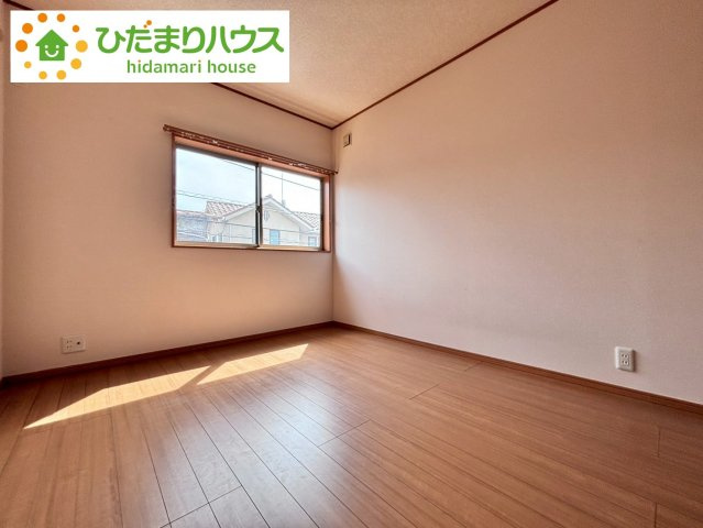 野田市上花輪　中古戸建の寝室|机にベットを置けば子供部屋の完成です！