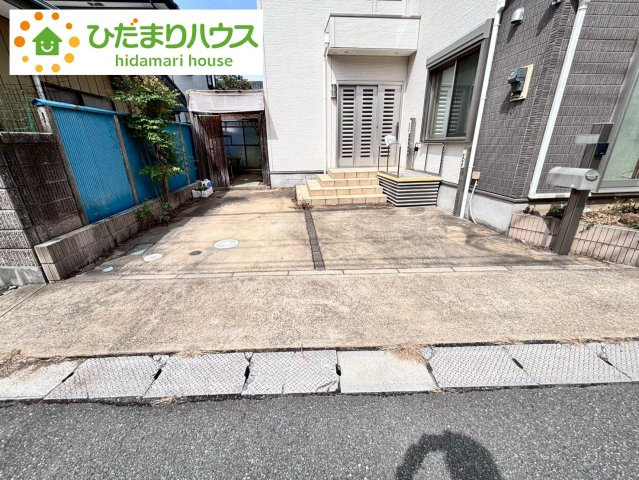 野田市上花輪　中古戸建の駐車場|2台駐車可能です♪(車種によります。）