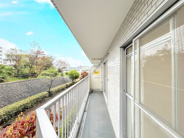 東戸塚緑の街四号棟のバルコニー|◆日当たり良好なバルコニー！毎日のお洗濯にも嬉しいですね！
