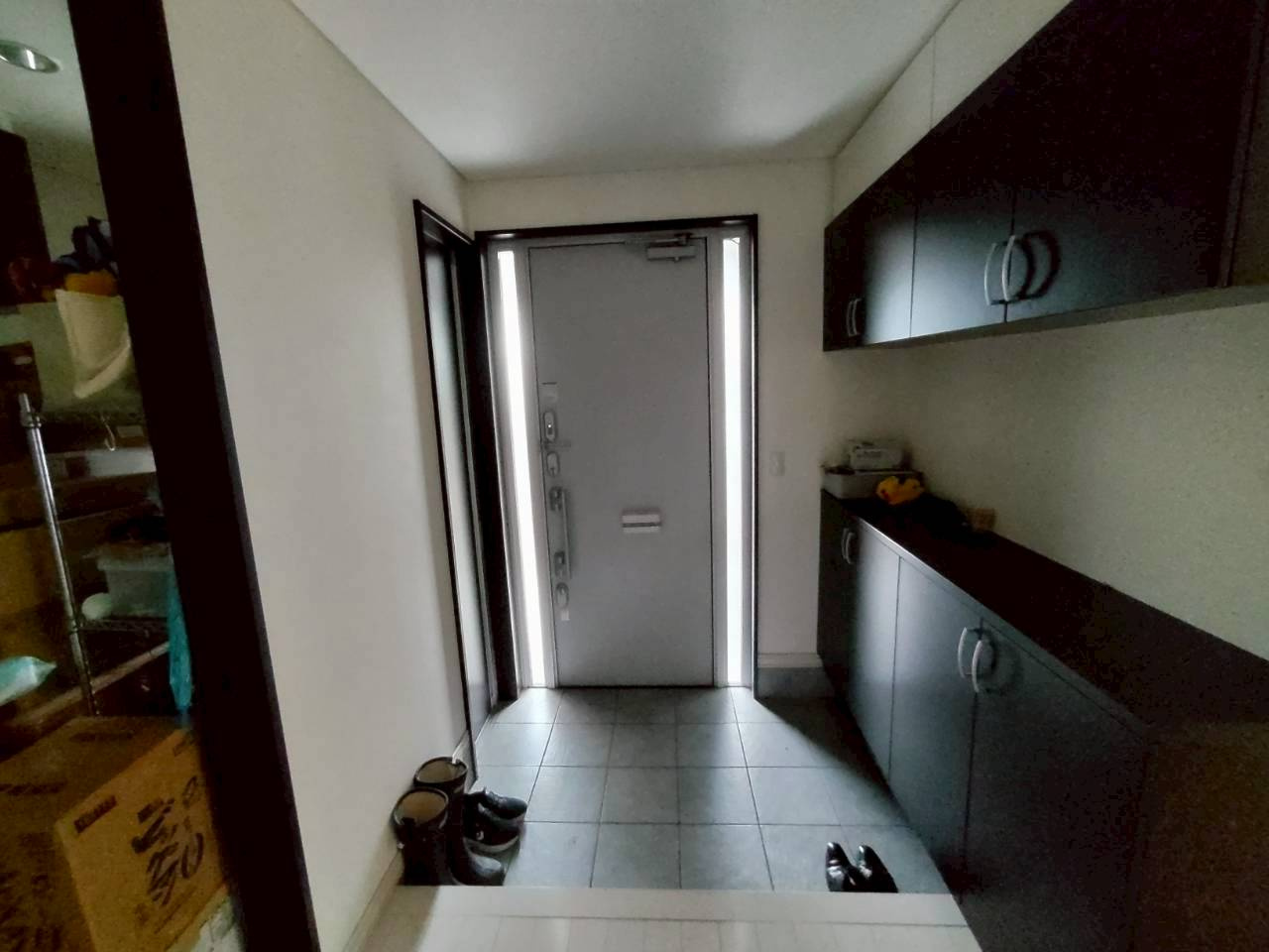 茶内旭町3丁目中古住宅の玄関