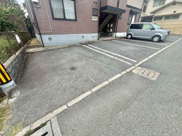 ウィズファイブの駐車場