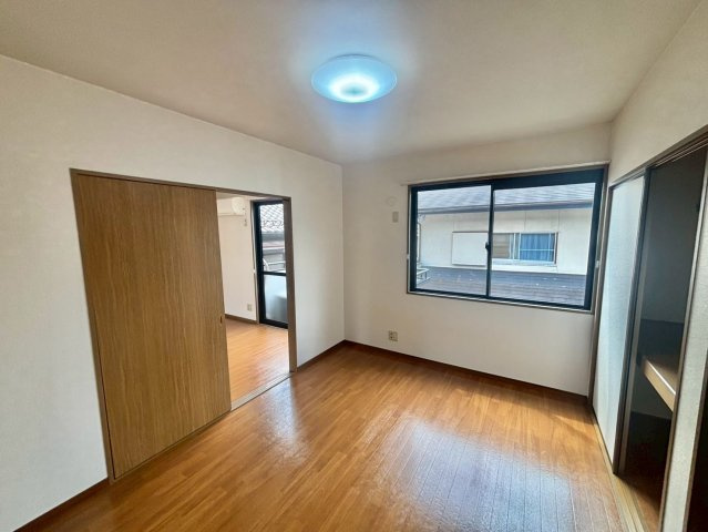 ウィズファイブの洋室