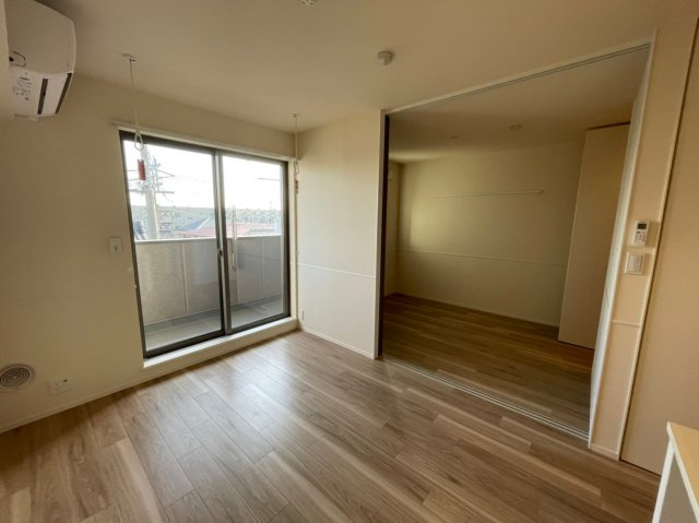 KOWAKAE MID-SQUAREの居間・リビング