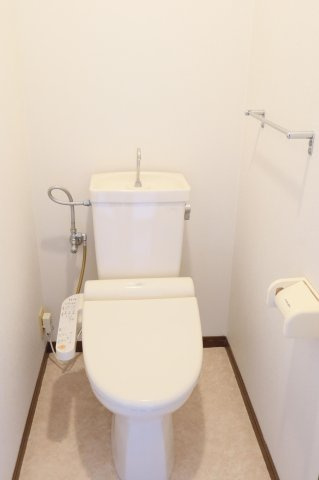 【トイレ】 | メヌエット大橋駅前 | 冬は便座も温水も温かく快適なシャワー付トイレです