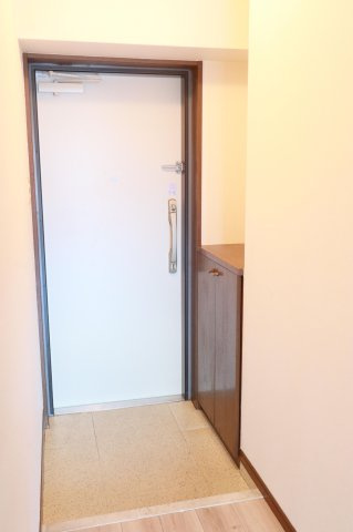 【玄関】 | メヌエット大橋駅前 | シューズボックスが取り付けてあるのでいつでも片付いた玄関を保てます