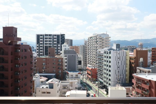 【展望】 | メヌエット大橋駅前 | 前面はさえぎる高層ビルもなく、美しい青空の眺望が広がります