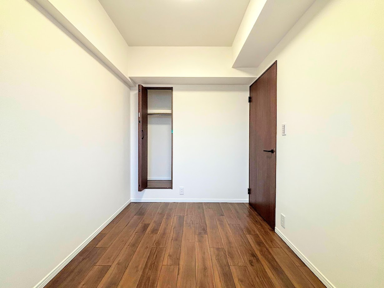 アークハイム東戸塚の洋室|◆子どものスタディ空間として、あるいは書斎やホビールームとして生活スタイルに合わせて使えるプライベートルーム。居心地のいい落ち着いたインテリアが似合います。
